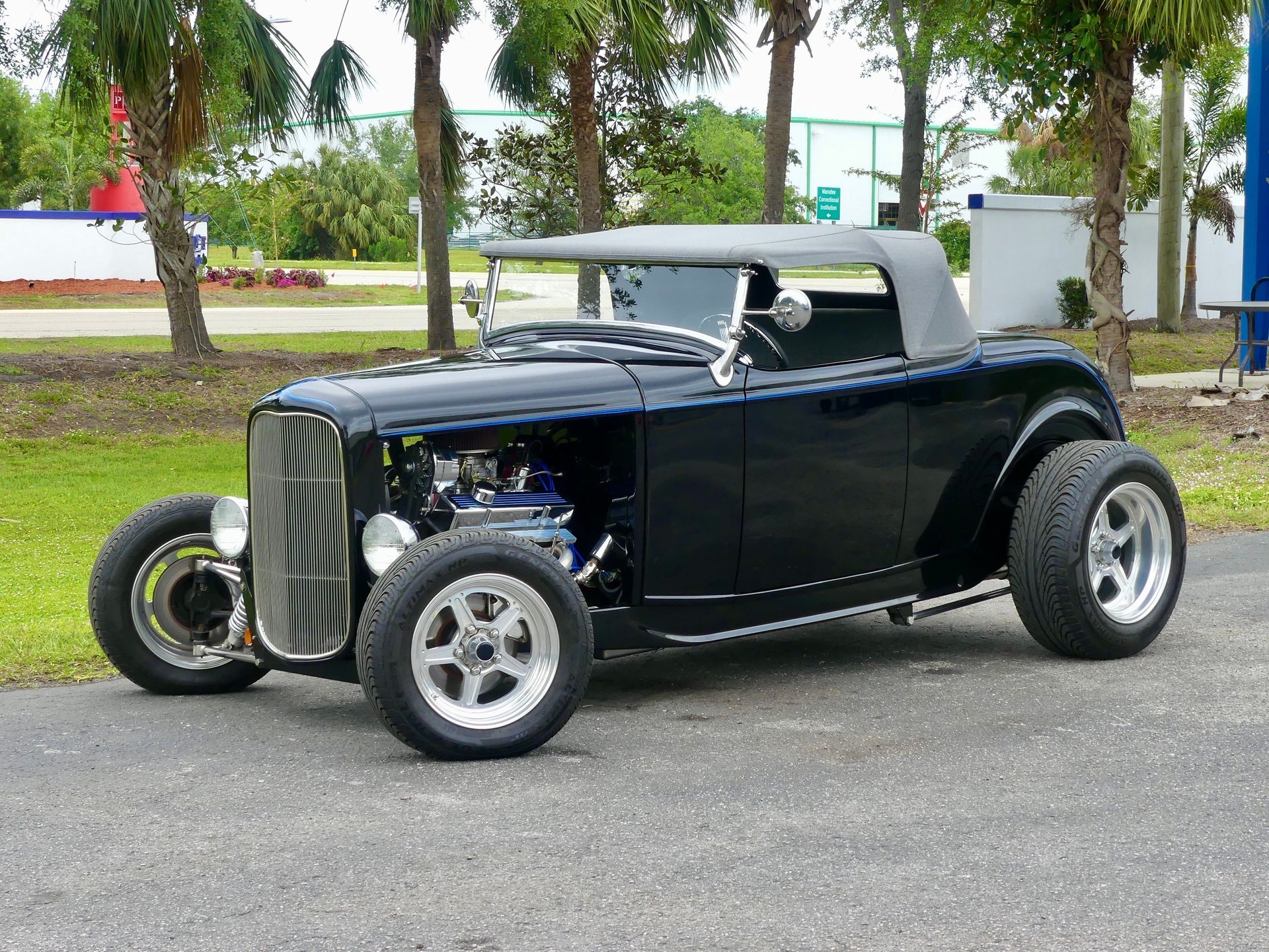 1932-ford-roadster-uyqlguwz