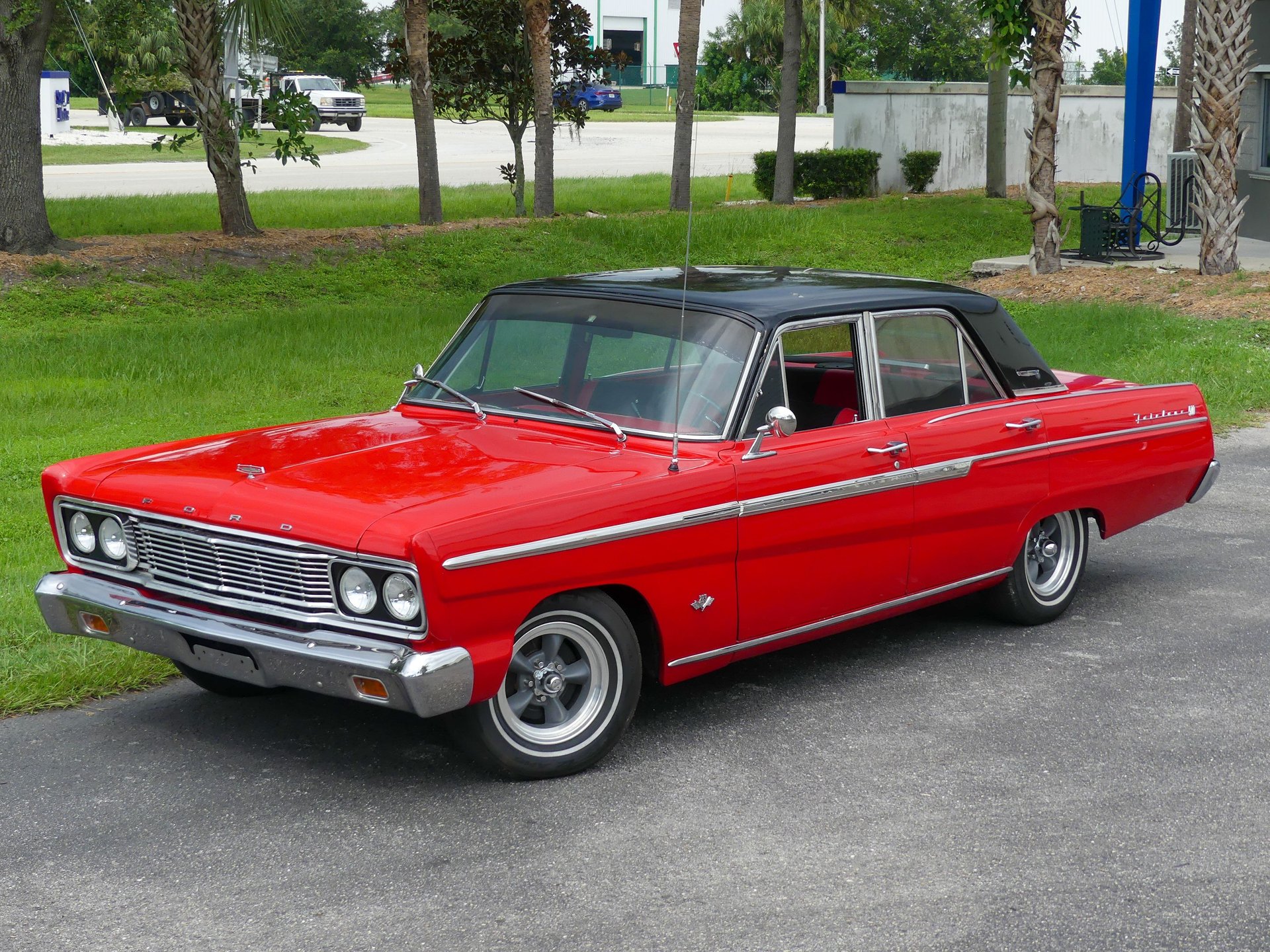 1956-ford-fairlane-yojnsglg